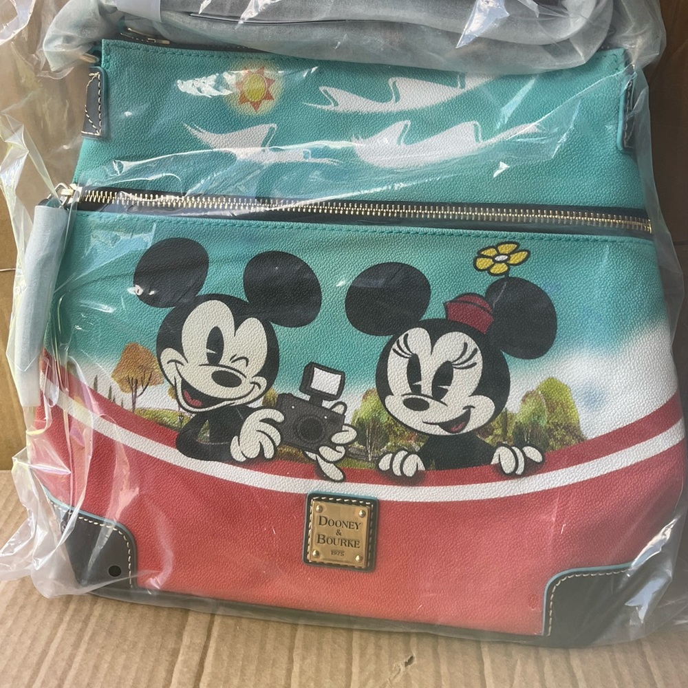 DOONEY AND BOURKE MICKEY AND MINNIE SKYLINER CROSSBODY RETIRED